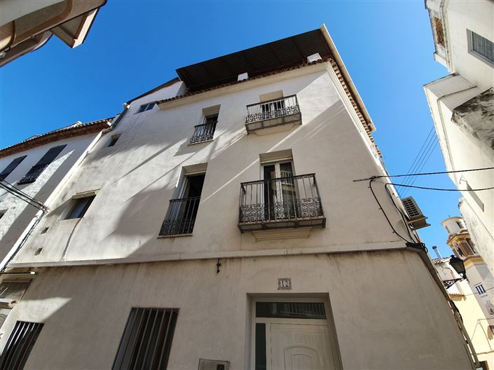 Image No.2-6 Bed Property for sale