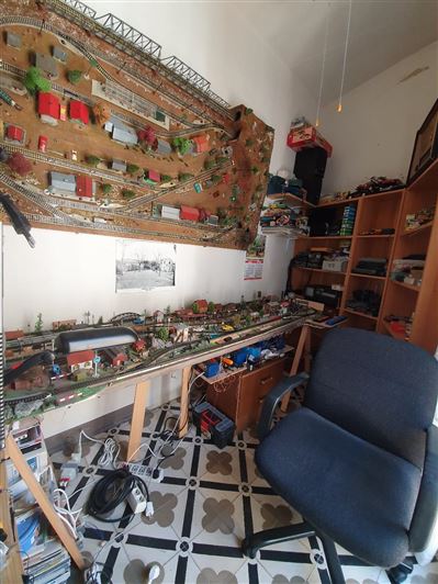 Image No.21-6 Bed Property for sale