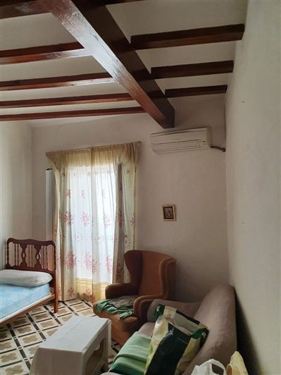 Image No.31-6 Bed Property for sale