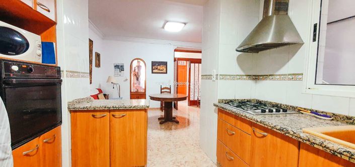 Image No.33-5 Bed Townhouse for sale