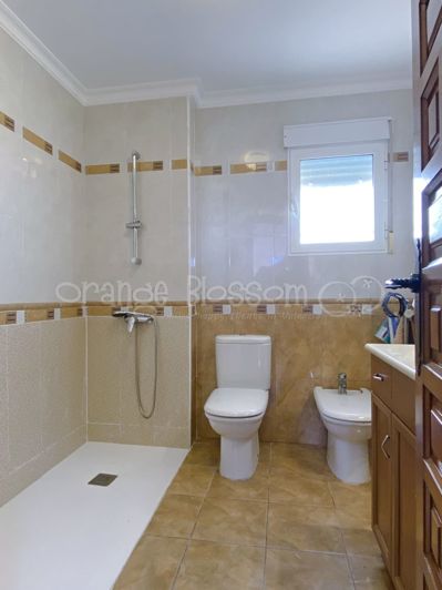 Image No.30-9 Bed Chalet for sale