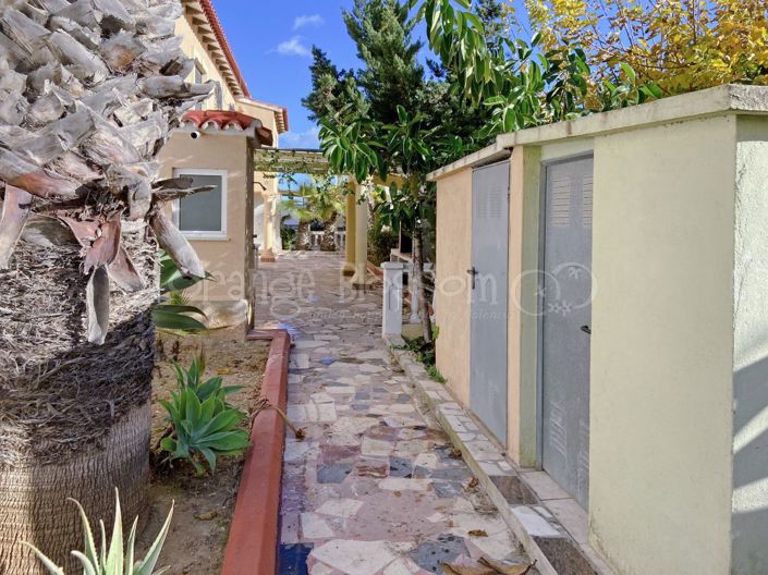 Image No.37-9 Bed Chalet for sale