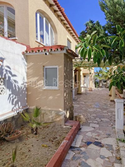 Image No.38-9 Bed Chalet for sale