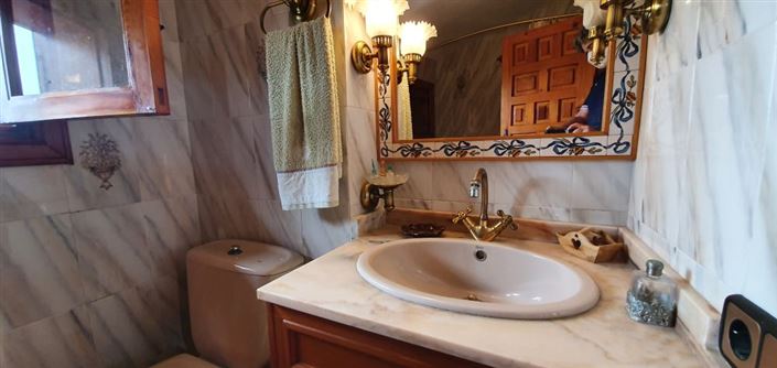 Image No.21-5 Bed Chalet for sale