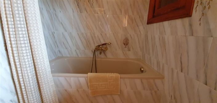 Image No.24-5 Bed Chalet for sale