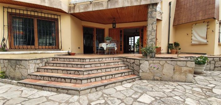 Image No.4-5 Bed Chalet for sale