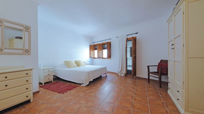 Image No.16-4 Bed Townhouse for sale