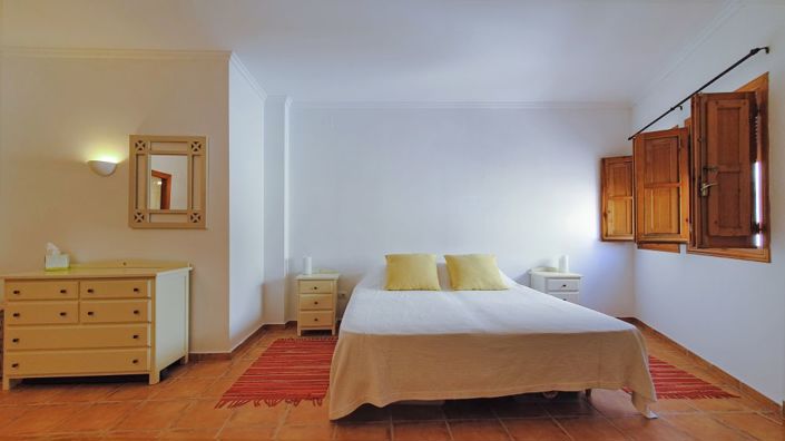 Image No.18-4 Bed Townhouse for sale