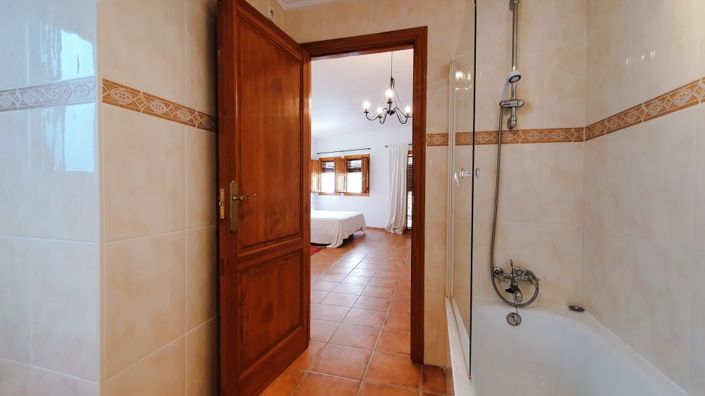 Image No.22-4 Bed Townhouse for sale