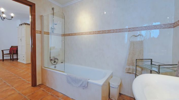 Image No.23-4 Bed Townhouse for sale