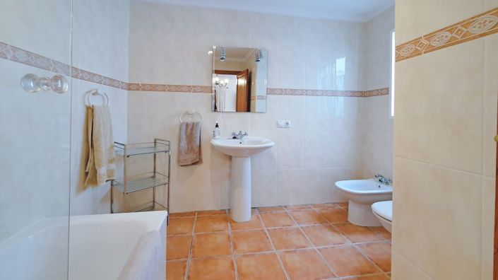 Image No.24-4 Bed Townhouse for sale