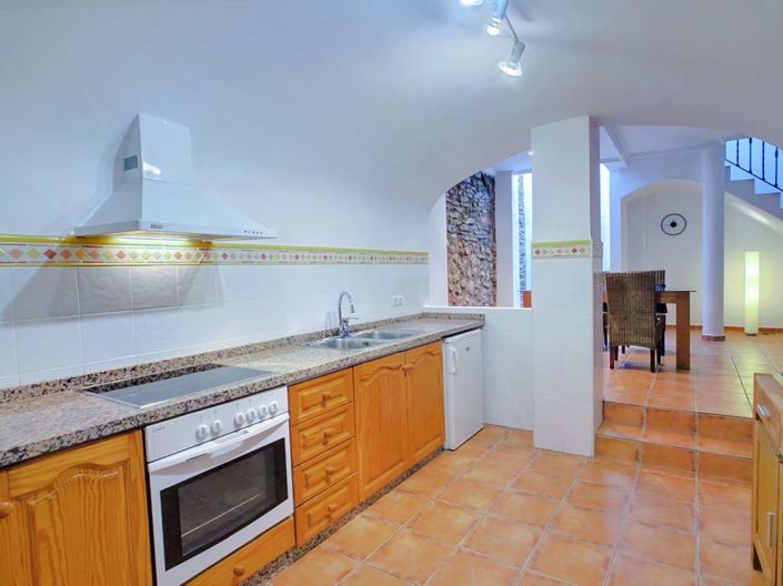 Image No.25-4 Bed Townhouse for sale