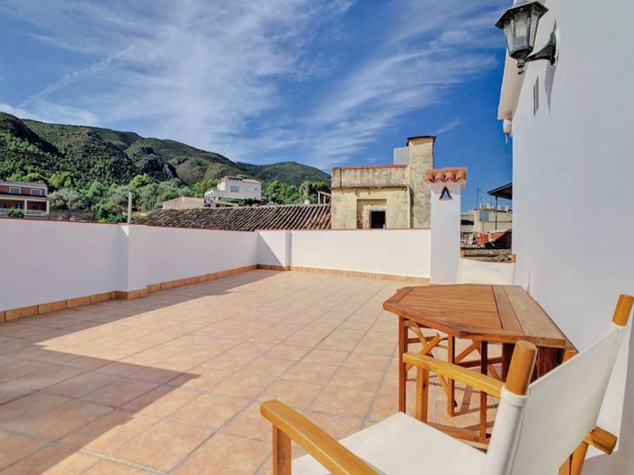 Image No.28-4 Bed Townhouse for sale