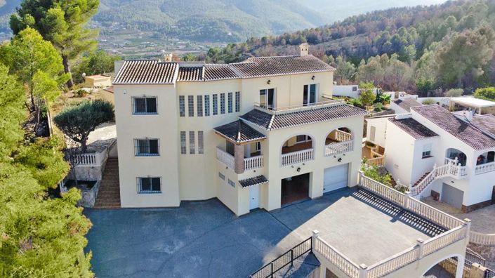 Image No.1-Villa de 5 chambres à vendre à Ador