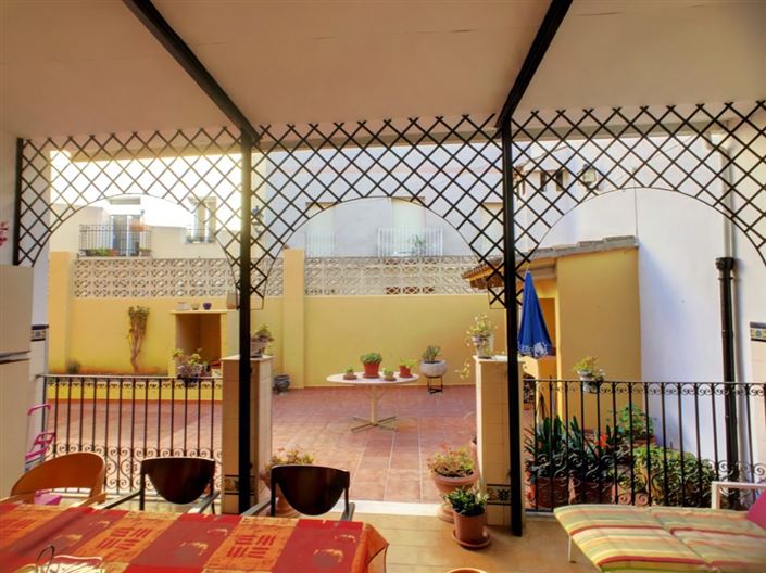 Image No.25-5 Bed Townhouse for sale