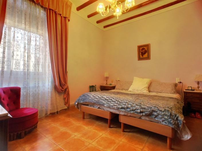 Image No.38-5 Bed Townhouse for sale