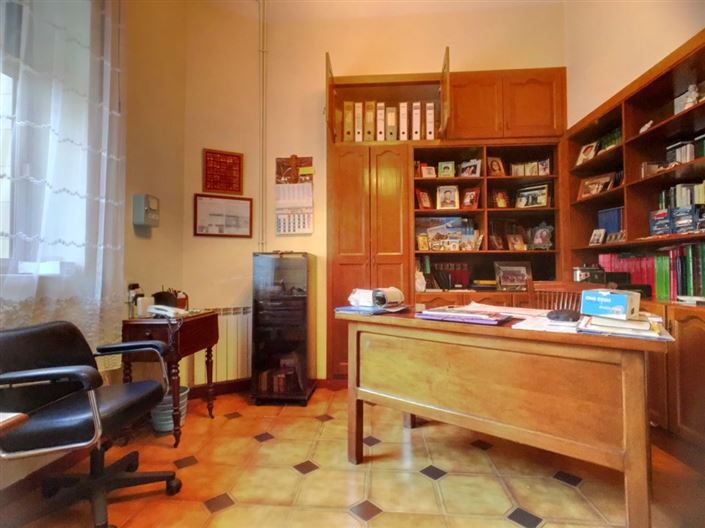 Image No.7-5 Bed Townhouse for sale