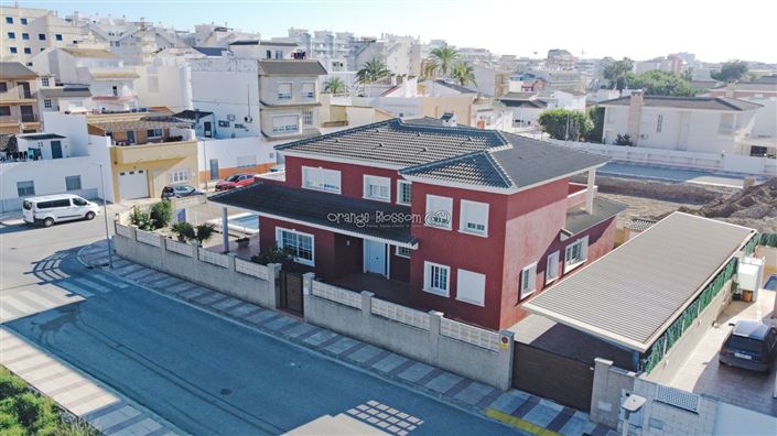 Image No.1-7 Bed Villa for sale
