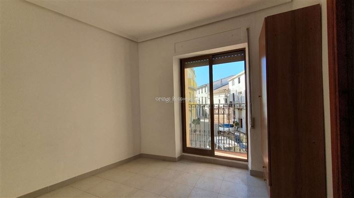 Image No.33-14 Bed Townhouse for sale