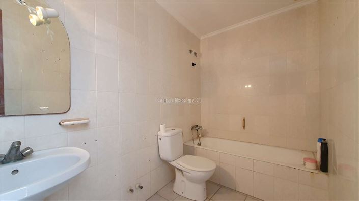 Image No.37-14 Bed Townhouse for sale