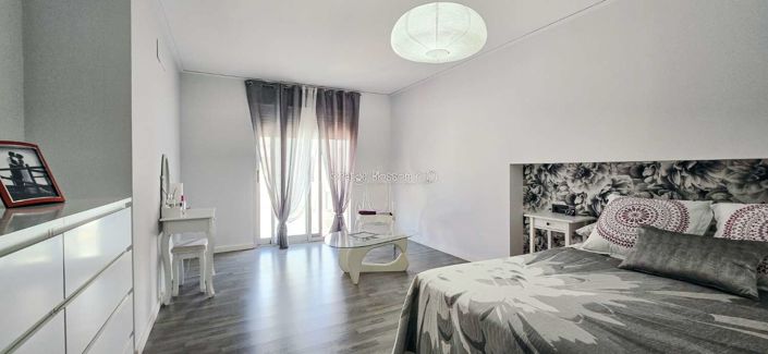 Image No.44-4 Bed Property for sale