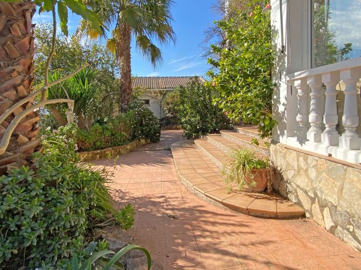 Image No.13-9 Bed Villa for sale