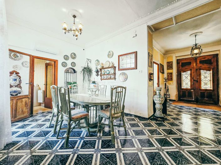 Image No.12-6 Bed Townhouse for sale