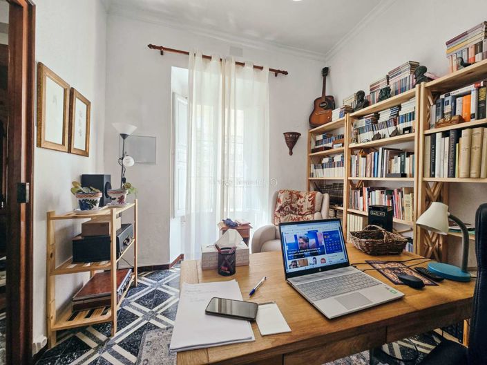 Image No.15-6 Bed Townhouse for sale