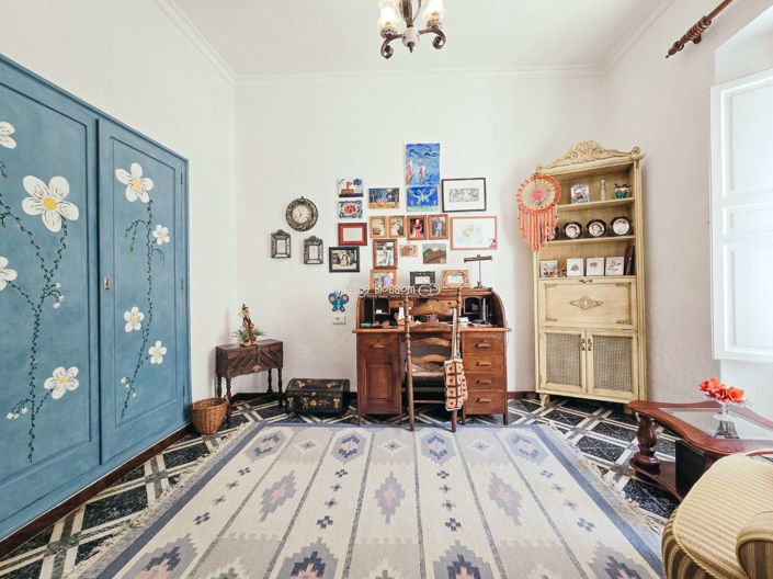 Image No.18-6 Bed Townhouse for sale