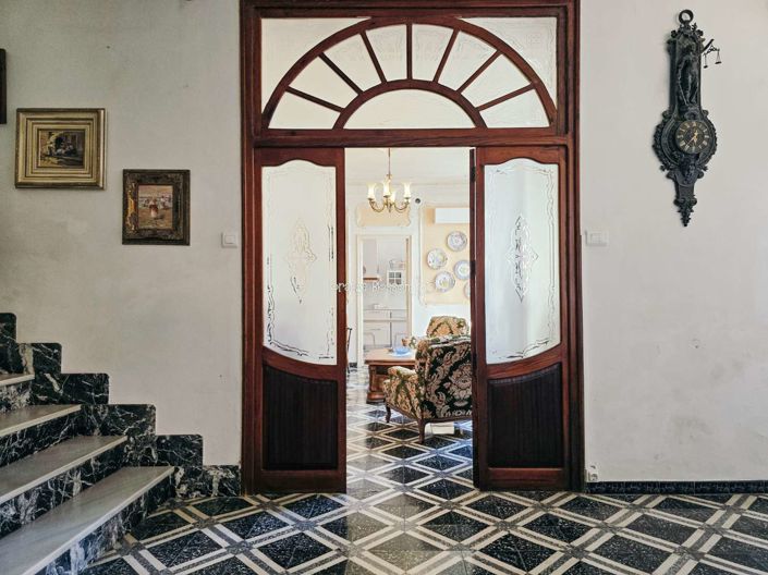 Image No.22-6 Bed Townhouse for sale