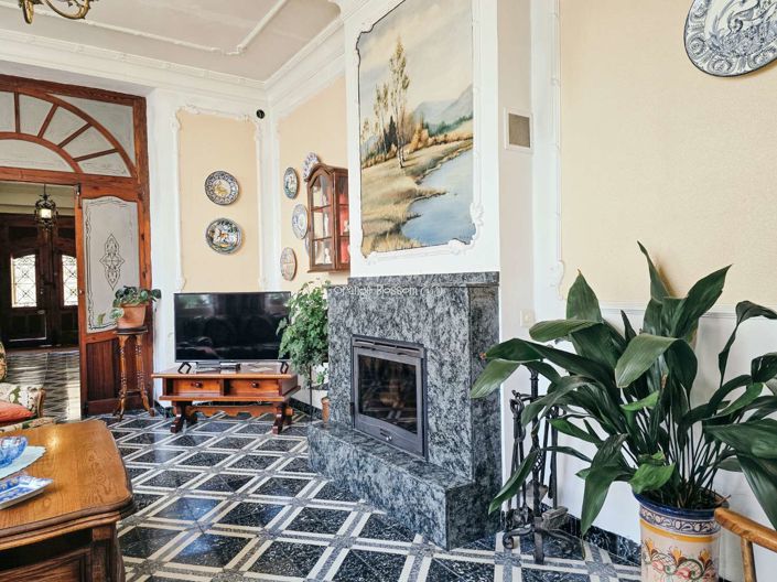 Image No.31-6 Bed Townhouse for sale