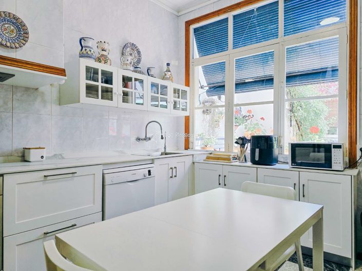 Image No.40-6 Bed Townhouse for sale