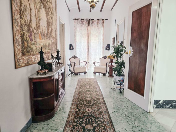 Image No.4-6 Bed Townhouse for sale