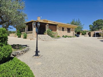 1 - Chella, Villa