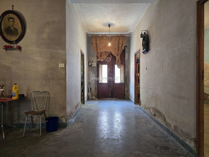 Image No.17-5 Bed Townhouse for sale