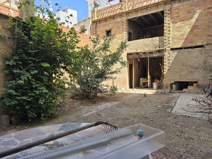 Image No.25-5 Bed Townhouse for sale