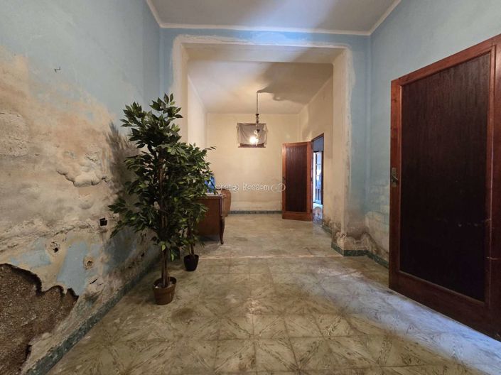 Image No.7-5 Bed Townhouse for sale