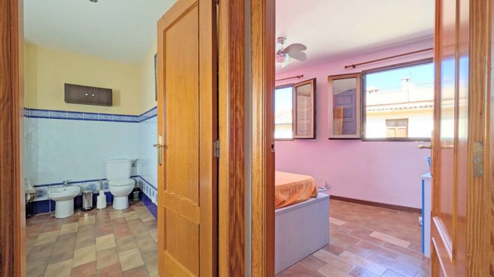 Image No.35-5 Bed Property for sale