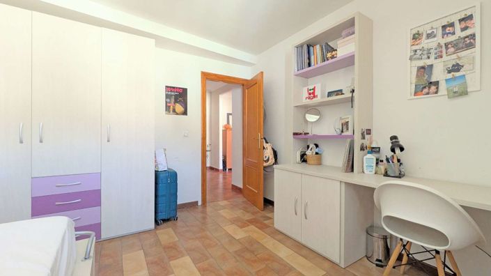 Image No.41-5 Bed Property for sale