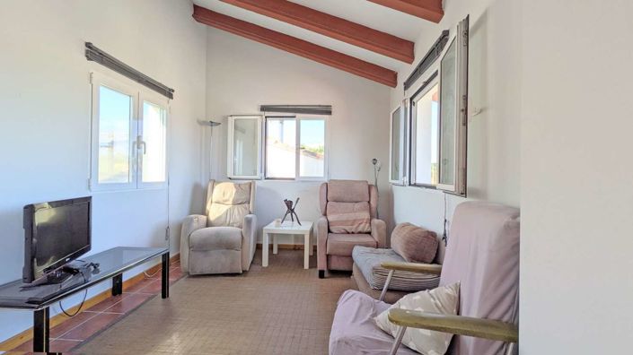 Image No.46-5 Bed Property for sale