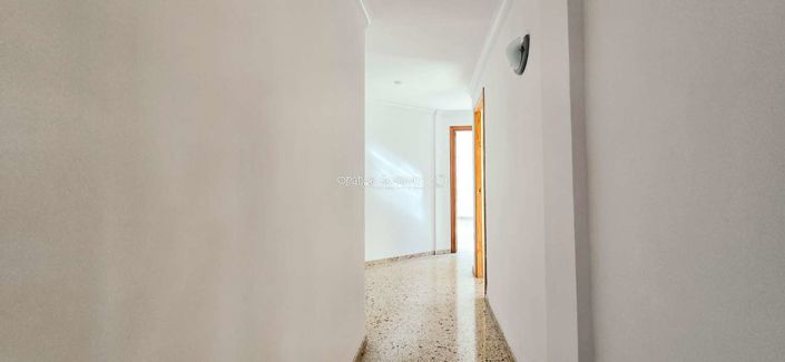 Image No.17-3 Bed Property for sale