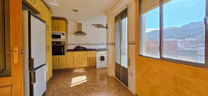 Image No.3-3 Bed Property for sale