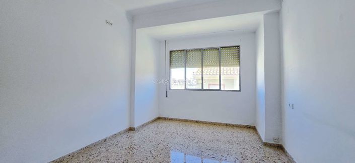 Image No.31-3 Bed Property for sale