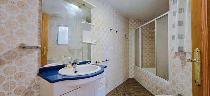 Image No.37-3 Bed Property for sale