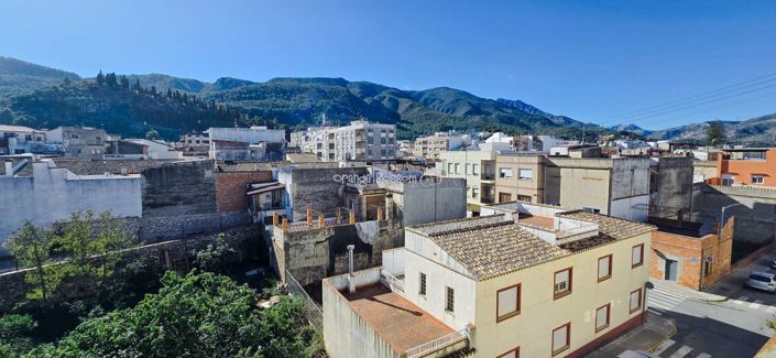 Image No.5-3 Bed Property for sale