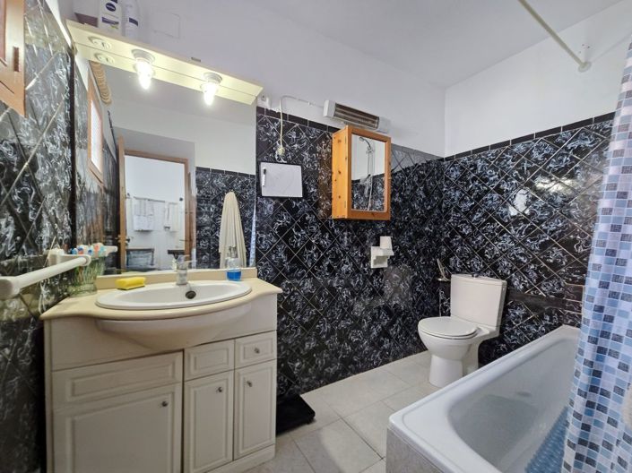 Image No.22-4 Bed Townhouse for sale