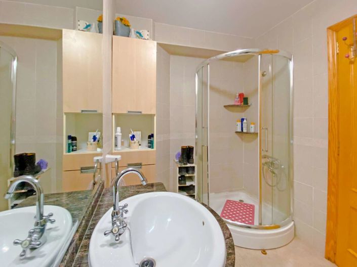 Image No.15-5 Bed Property for sale