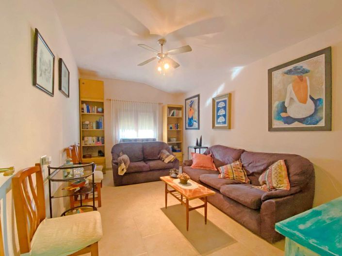 Image No.17-5 Bed Property for sale