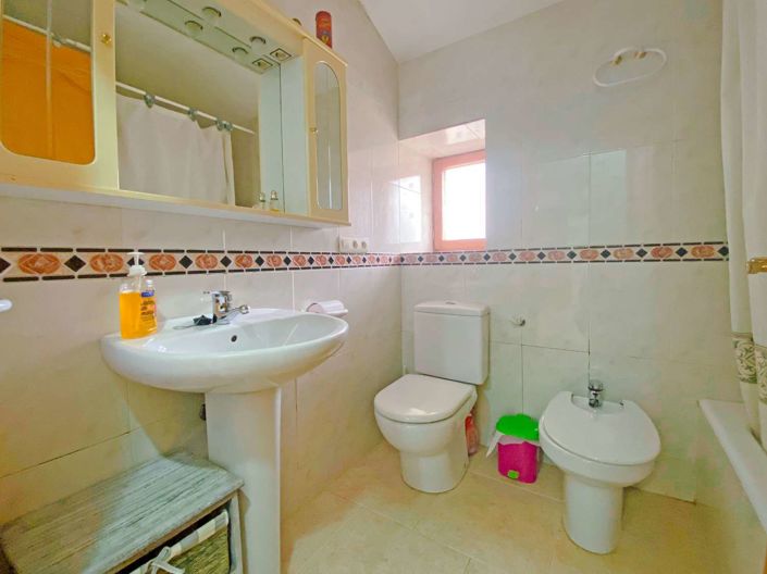 Image No.20-5 Bed Property for sale