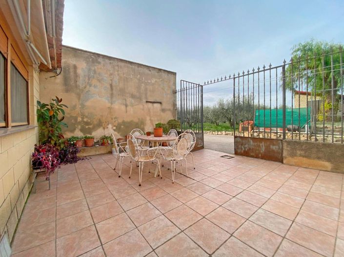 Image No.22-5 Bed Property for sale